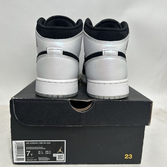 Nike Shoes Air Jordan 1 Retro Mid SE GS “Diamond Shorts” 2024 - Picture 5 of 9
